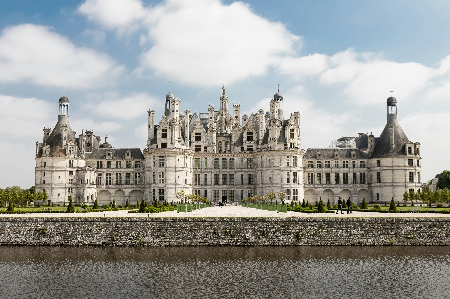 Le château de Chambord vu depuis le parc, étape du circuit ligérien organisé par IBC Aviation