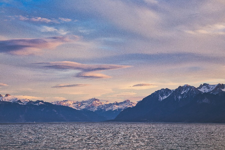 Évian-les-Bains au bord du Léman, accessible en jet privé par l'aéroport de Genève, IBC Aviation