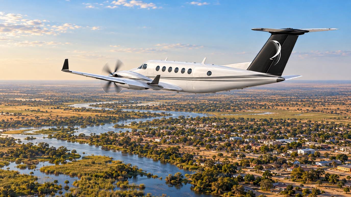 Illustration IBC Aviation : King Air 350 devant Maun et la région de l’Okavango