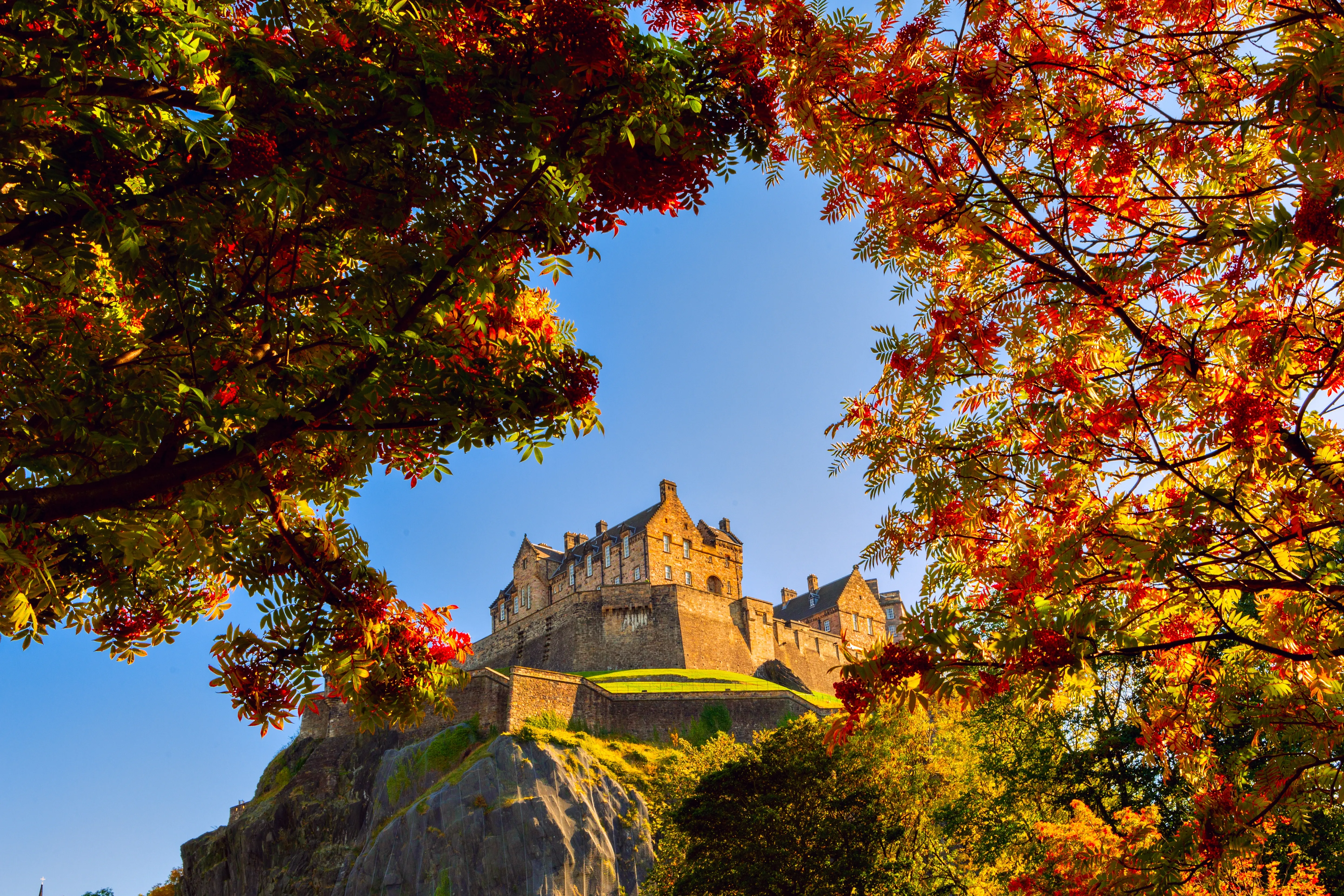 Voyagez en jet privé vers Edimbourg
